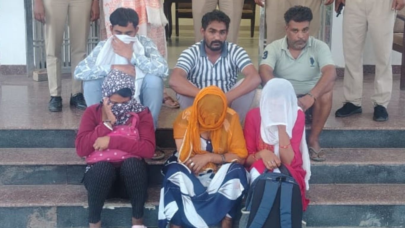 Jind Breaking News जींद में कालेज के पास चल रहा था देह व्यापार, होटल पर छापेमारी करके 6 पकड़े