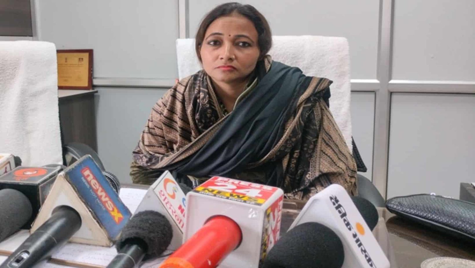 Jind District Council Zila Parishad approves grant distribution during House meeting.