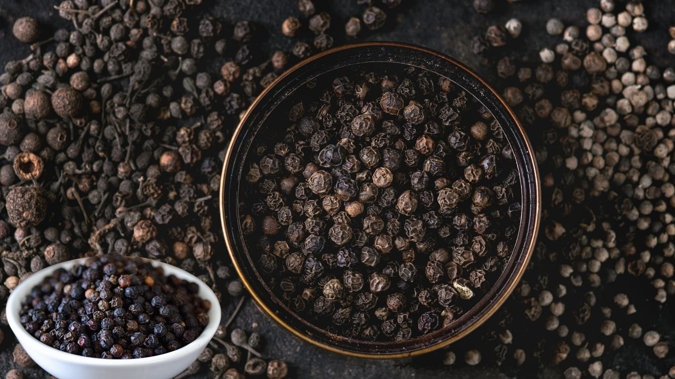 Wholesale market prices काली मिर्च की सप्लाई में कमी के कारण तेजी से बढ़ रहे भाव