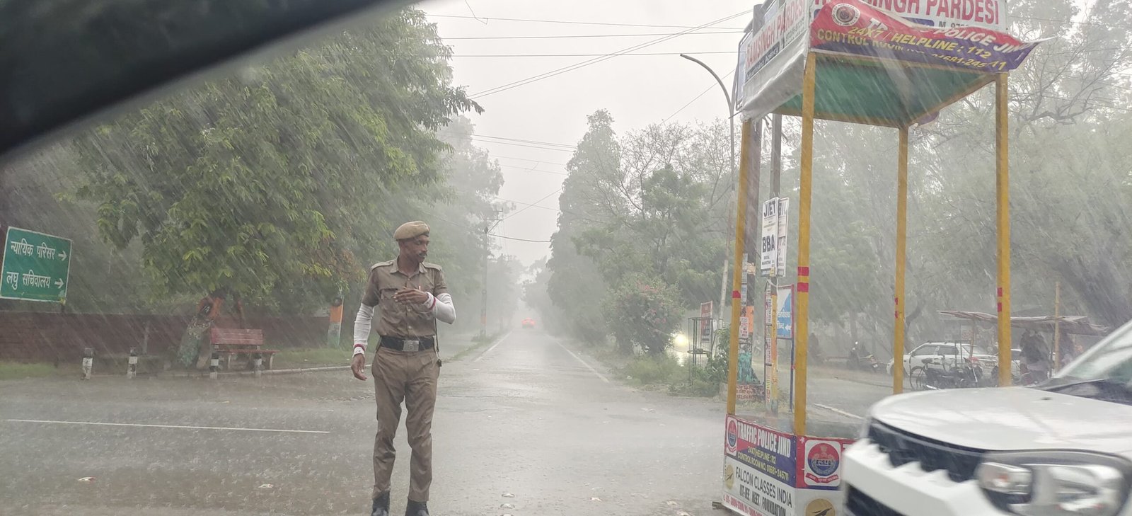 Jind News भारी बारिश में सड़कों पर उतरी जींद पुलिस